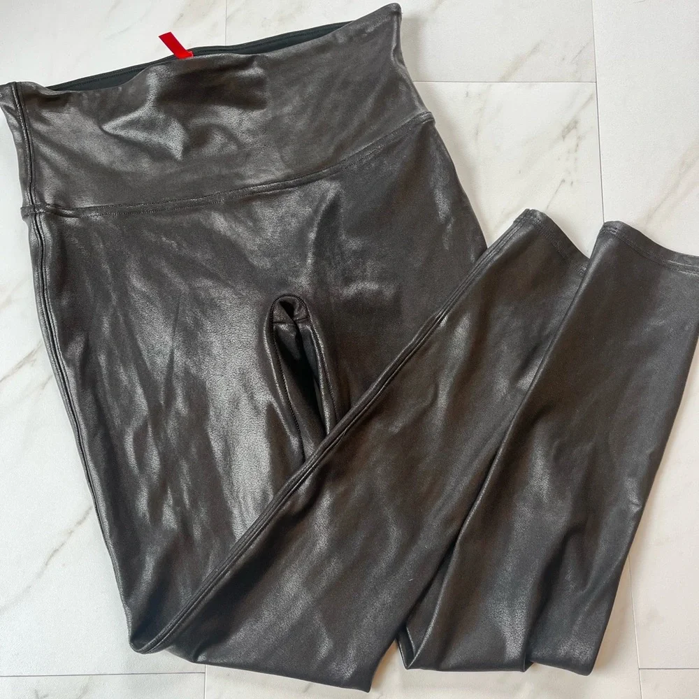 Spanx Black Faux Leather Legging petite medium - Picture 2 of 9